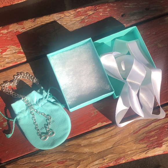 Infinity link chain necklace 18” Tiffany & co sterling silver, boxed & bagged - Picture 7 of 10